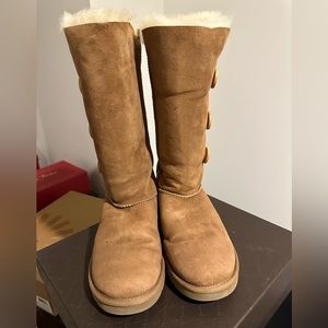 Bailey button triplet chestnut size8